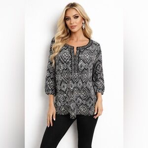 CD Daniels Top Womens 1X Black White Geometric Stretch Split Neck Blouse Sequins